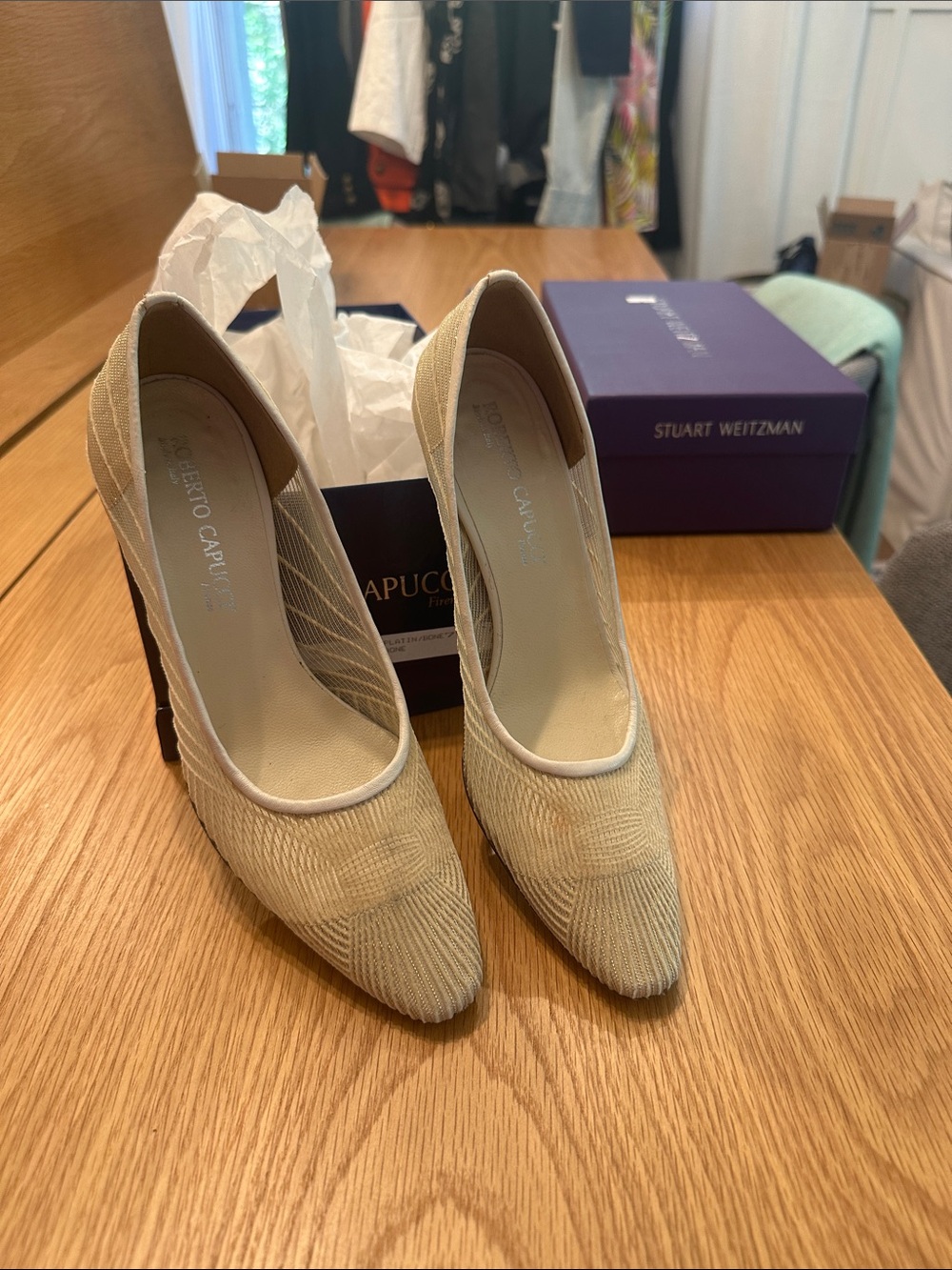 Vintage Cream Pointed-Toe Mesh Pumps